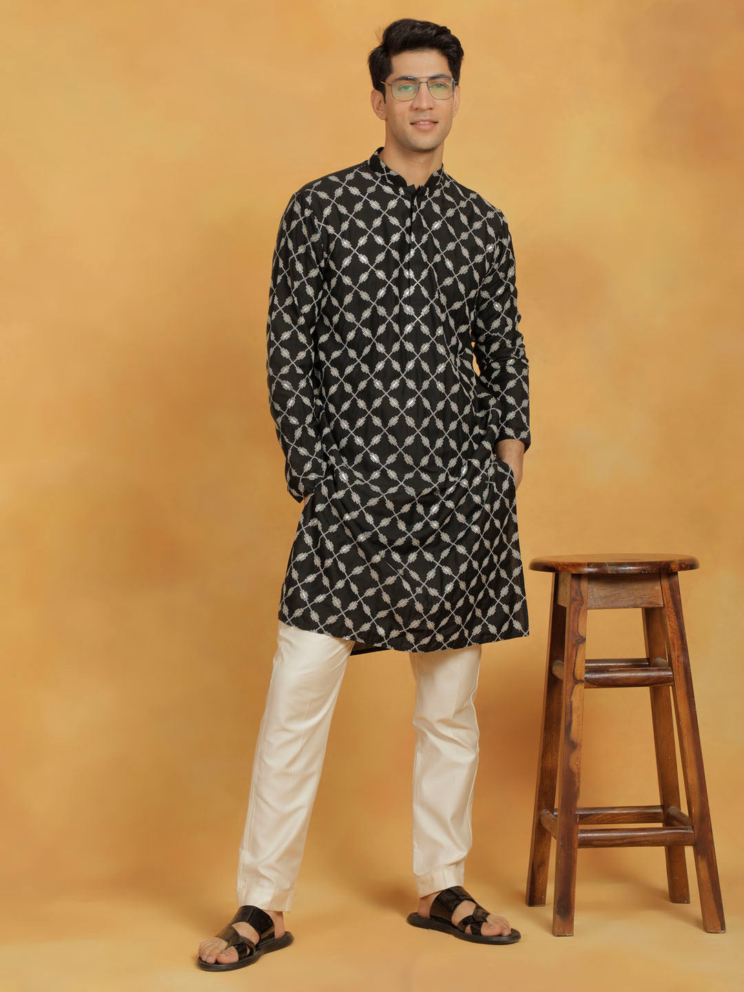 Sarvati Men's Black And Cream Cotton Blend Kurta And Pyjama Set