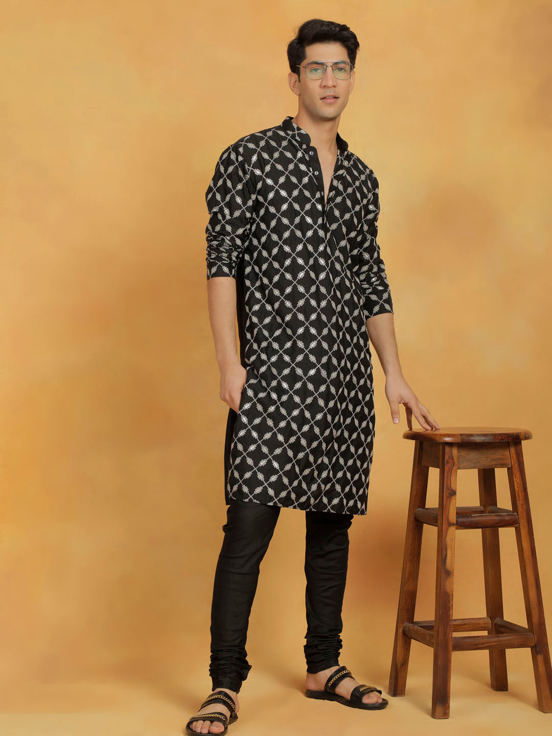 Sarvati Men's Black Cotton Blend Kurta And Pyjama Set