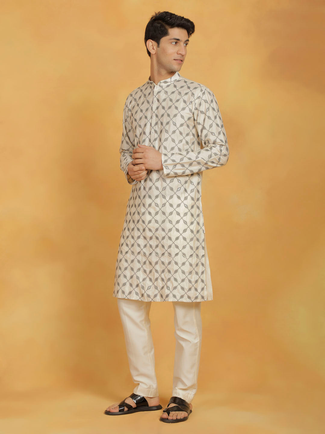 Sarvati Men's Cream Cotton Blend Kurta And Pyjama Set