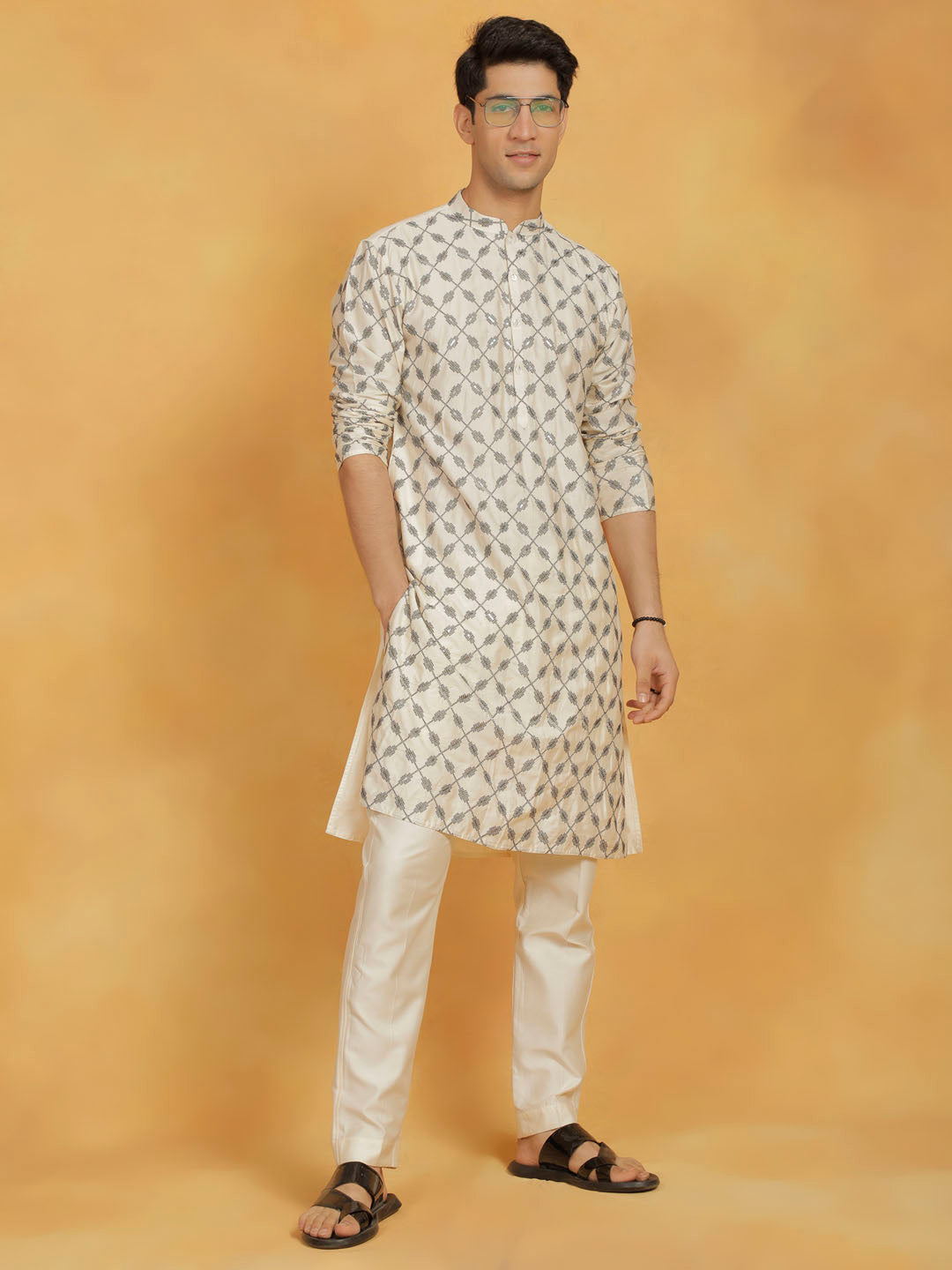 Sarvati Men's Cream Cotton Blend Kurta And Pyjama Set