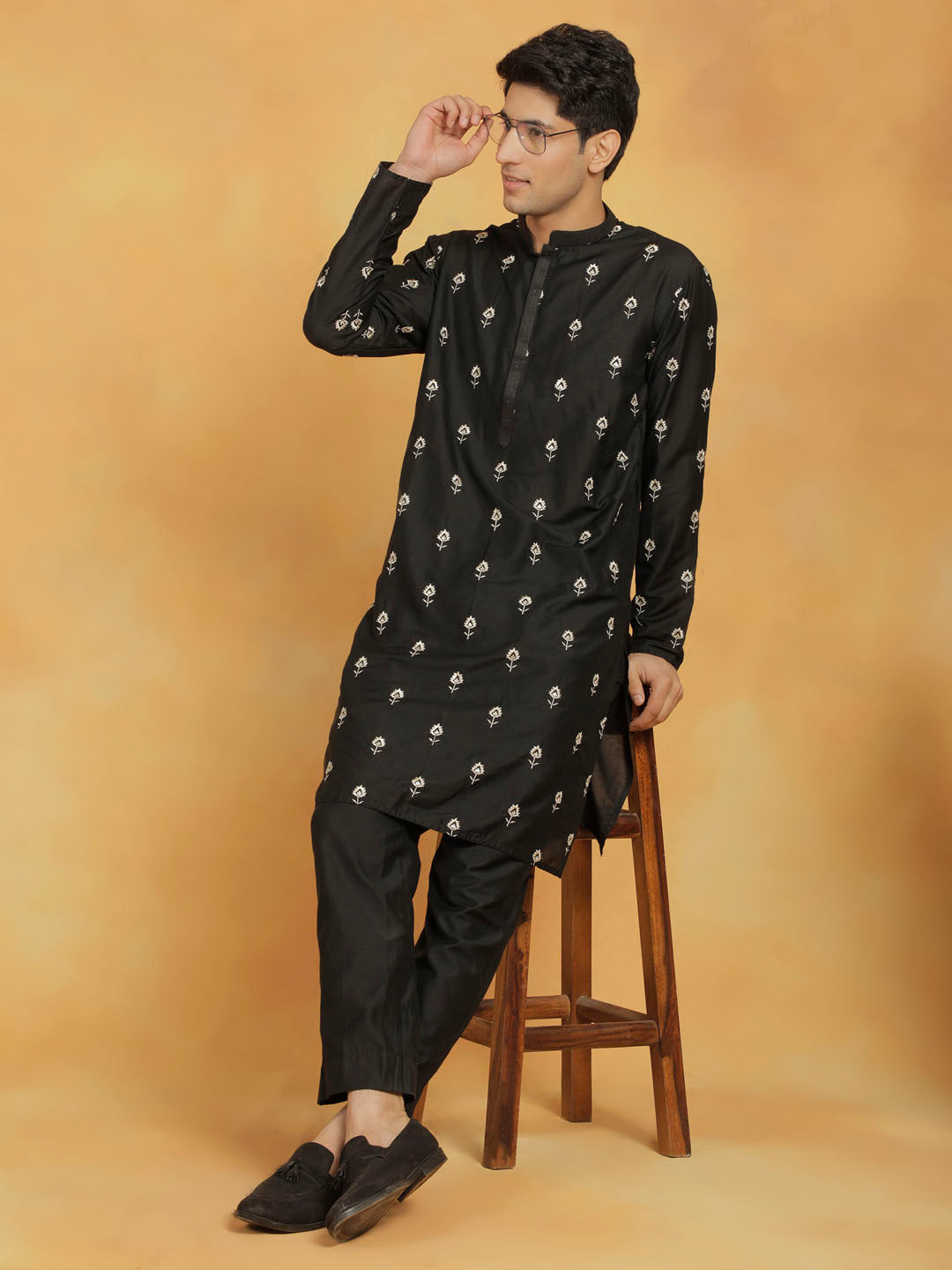 Sarvati Men's Black Cotton Blend Kurta And Pyjama Set