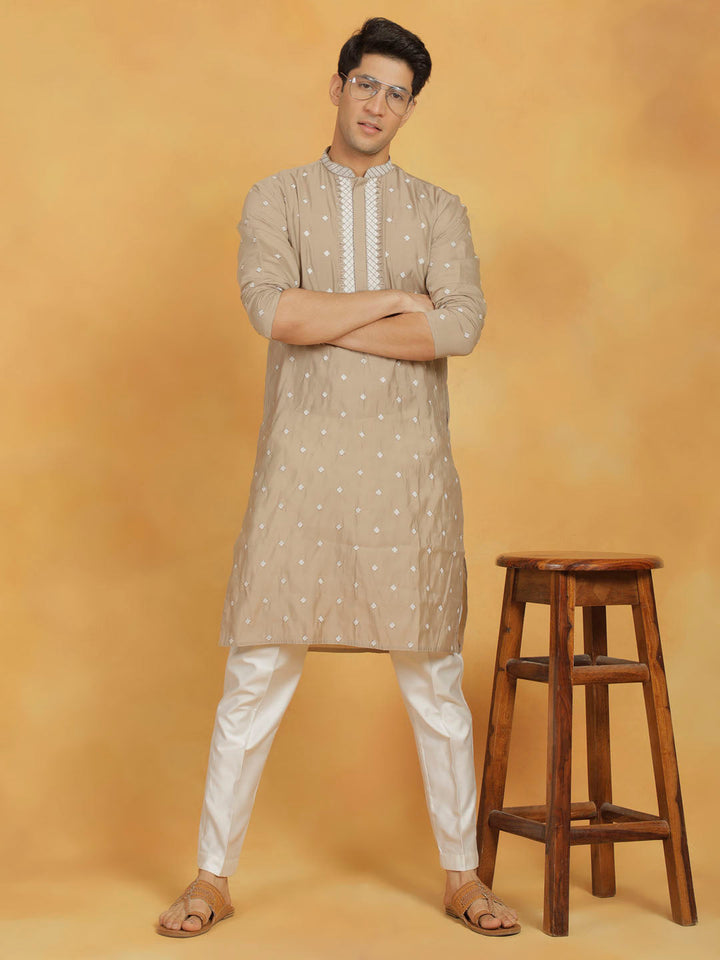 Sarvati Men's Gray And White Silk Blend Kurta And Pyjama Set