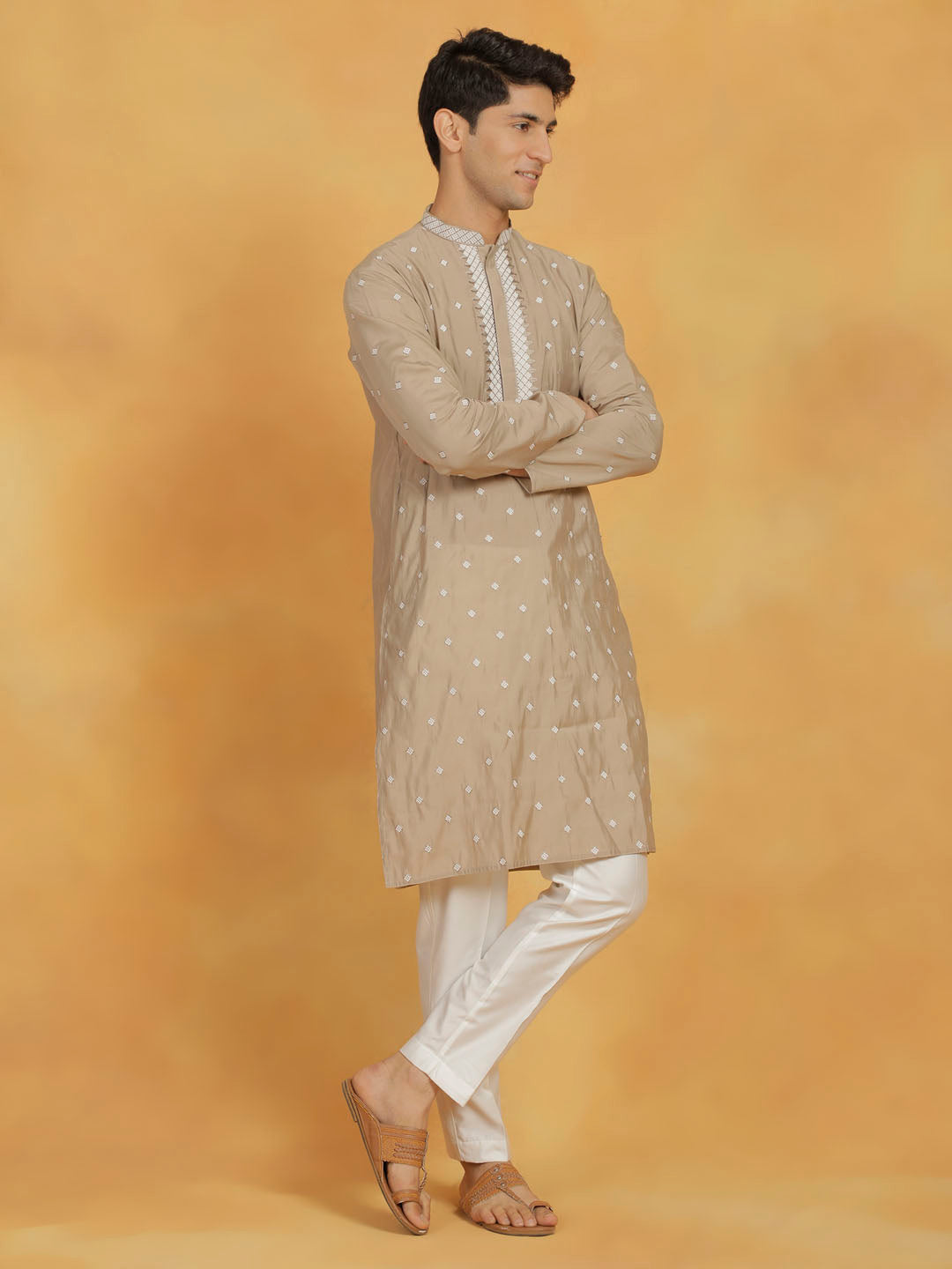 Sarvati Men's Gray And White Silk Blend Kurta And Pyjama Set