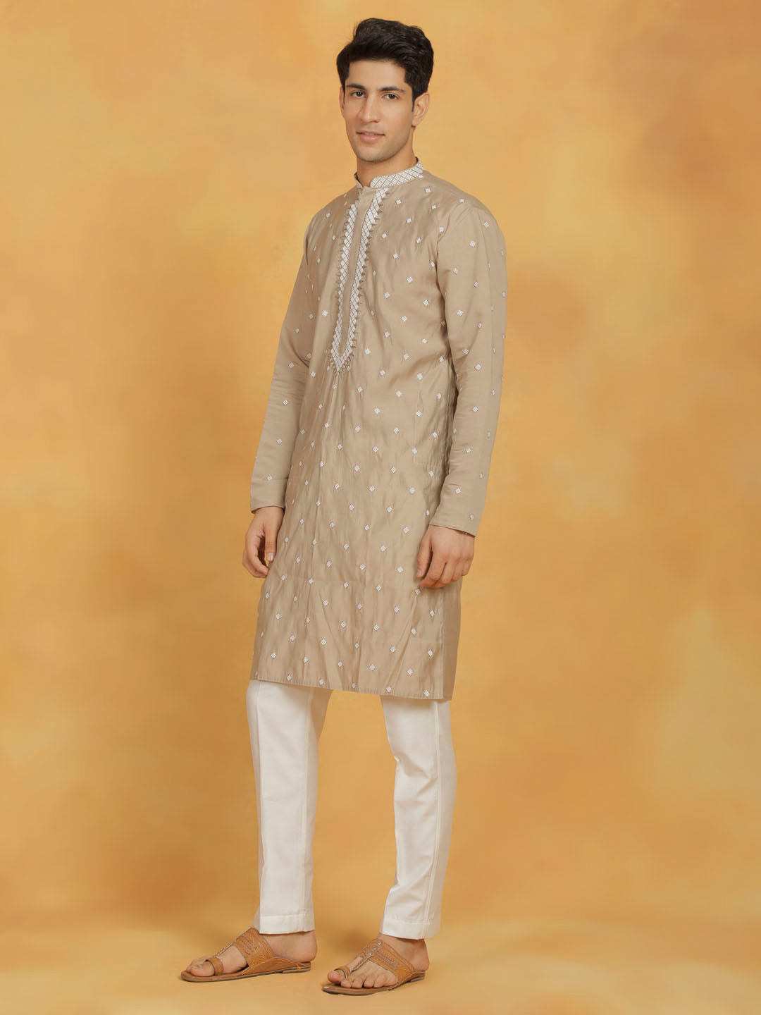 Sarvati Men's Gray And White Silk Blend Kurta And Pyjama Set