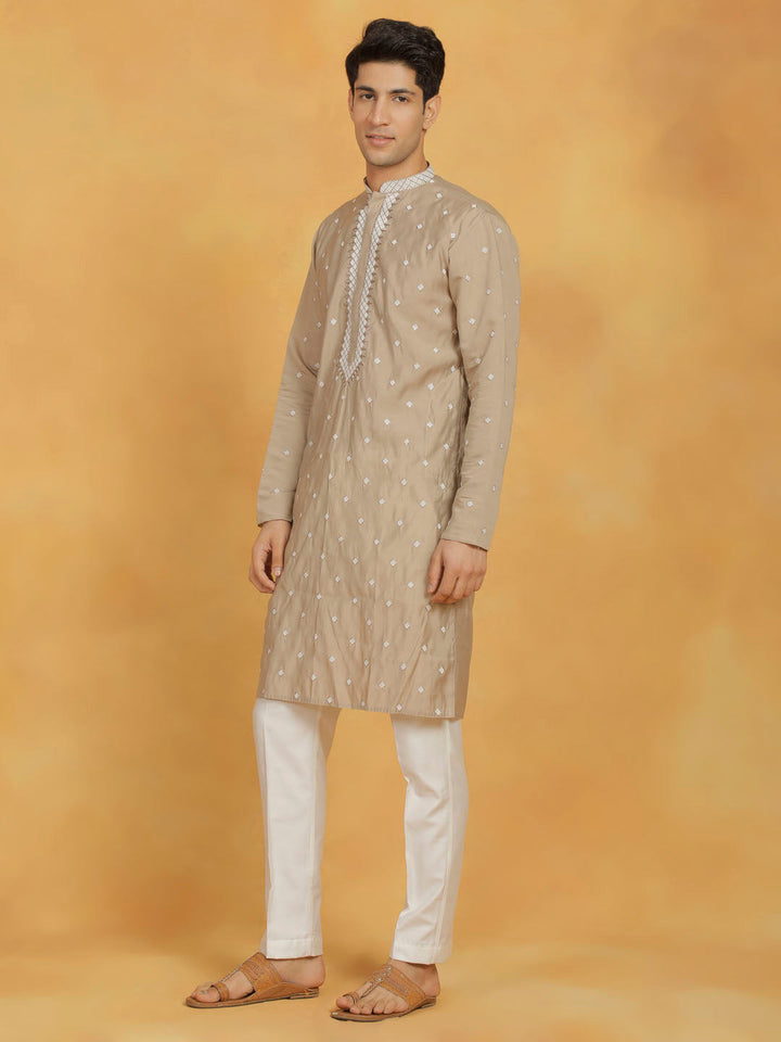 Sarvati Men's Gray And White Silk Blend Kurta And Pyjama Set