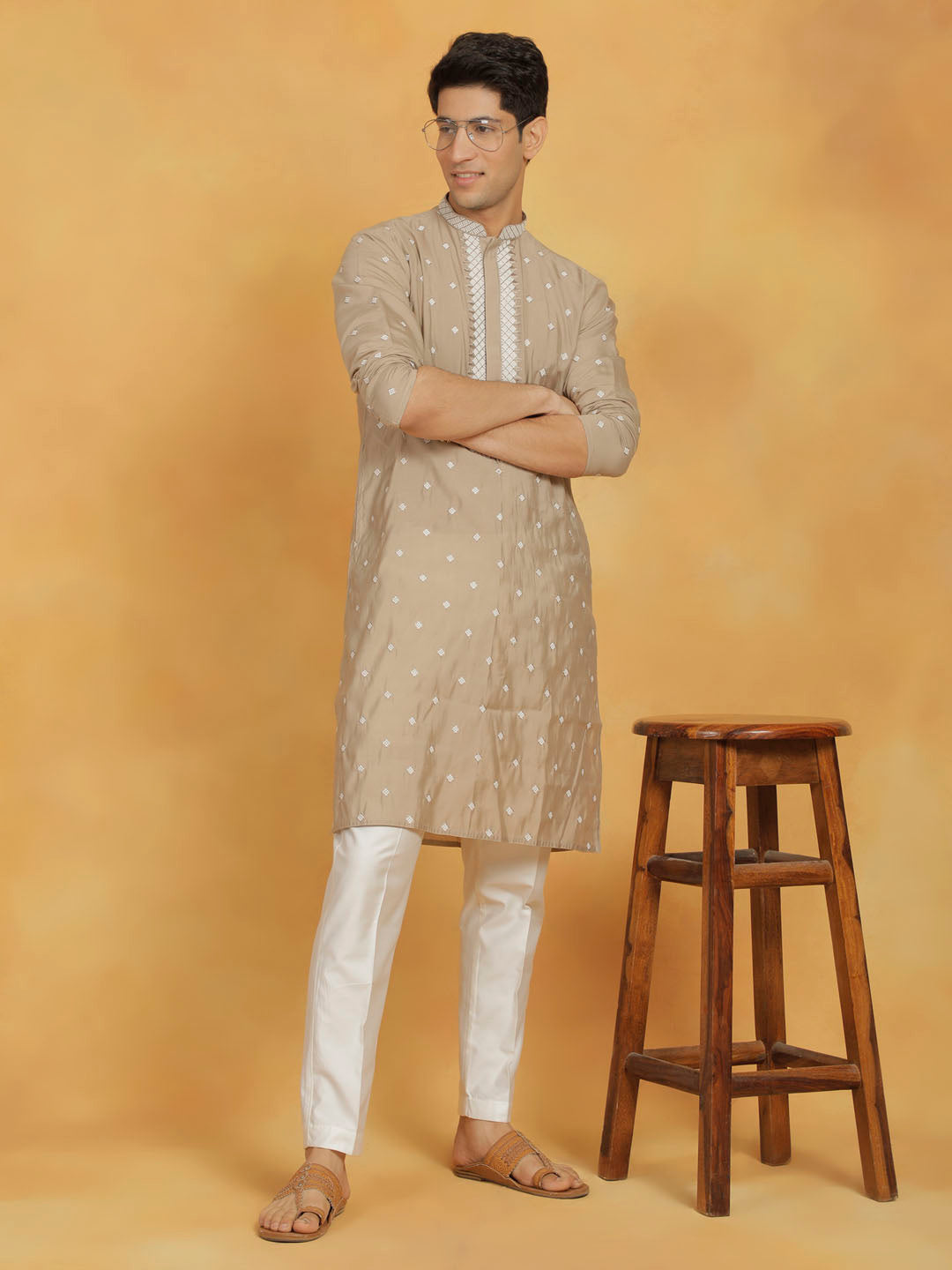 Sarvati Men's Gray And White Silk Blend Kurta And Pyjama Set