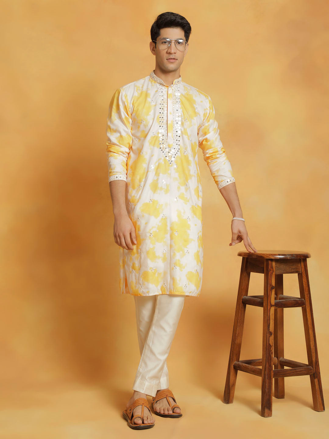 Sarvati Men's Yellow And Cream Cotton Blend Kurta And Pyjama Set