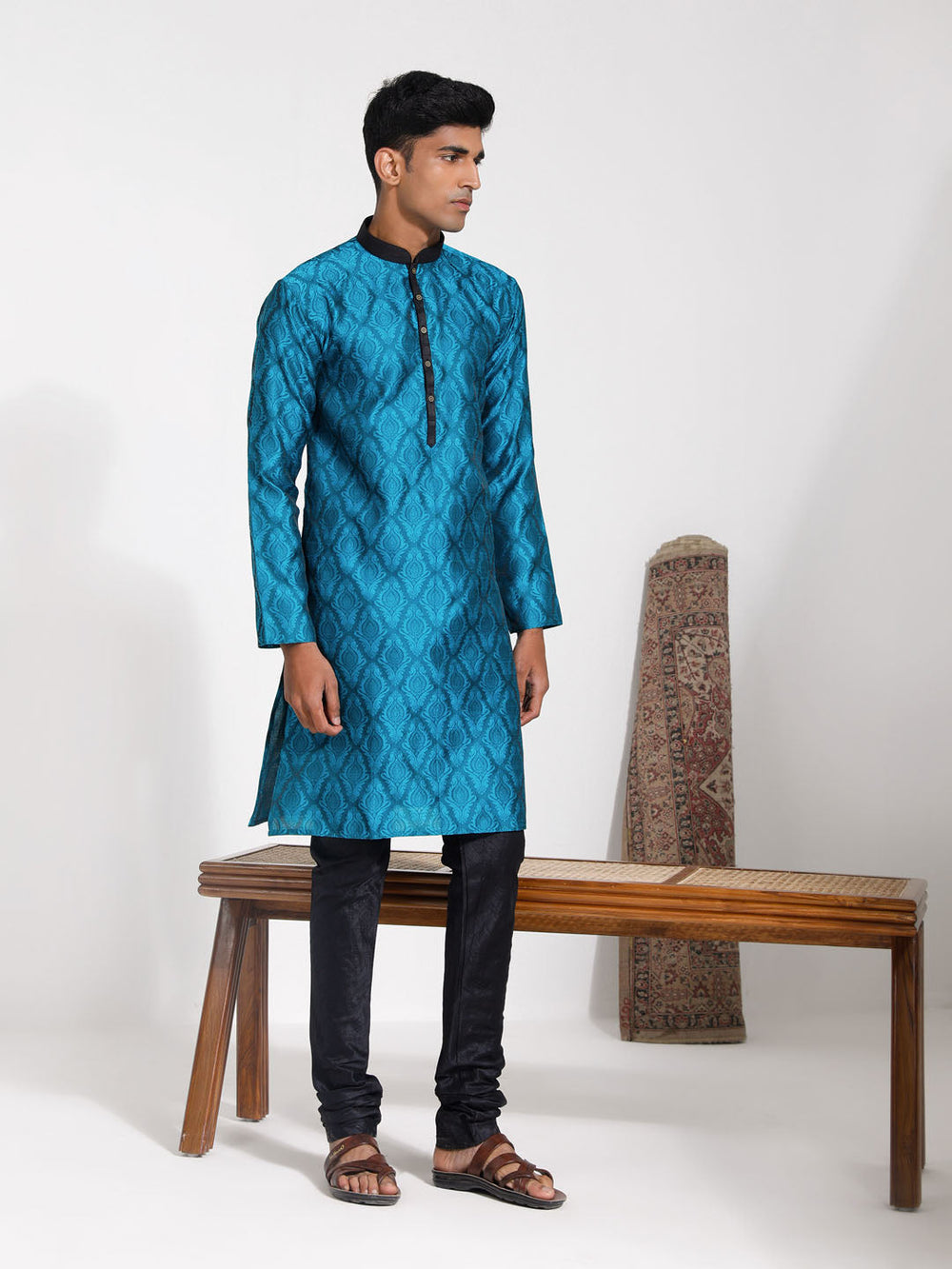 Sarvati Men's Turquoise And Black Silk Blend Kurta Pyjama Set