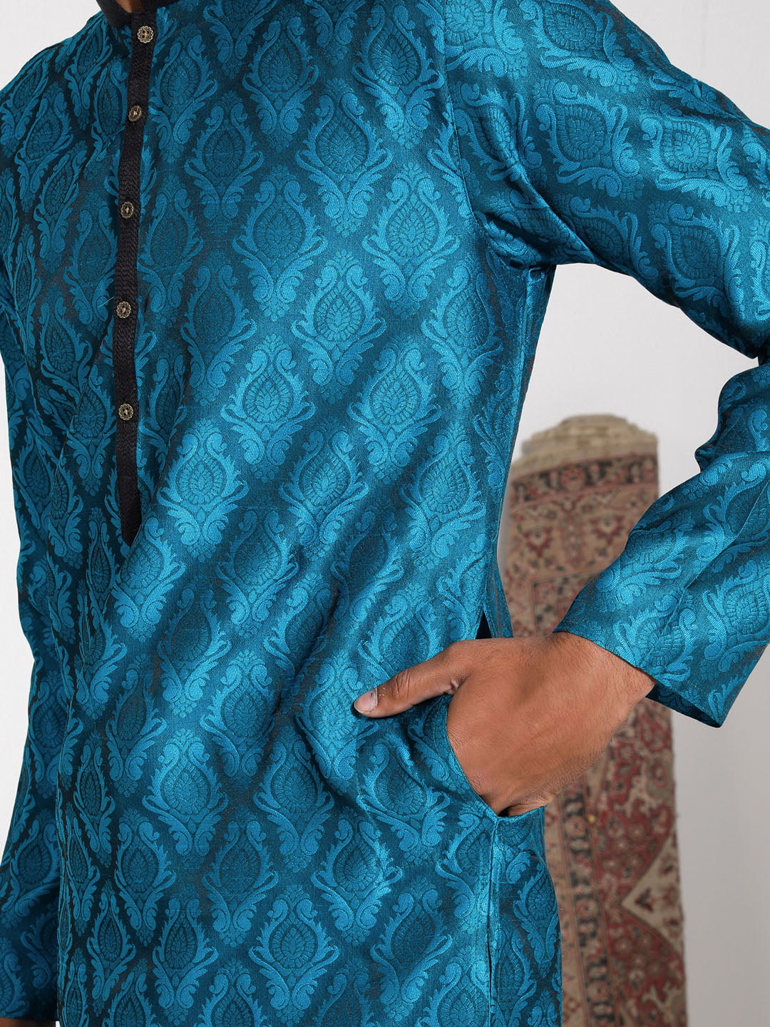 Sarvati Men's Turquoise And Black Silk Blend Kurta Pyjama Set