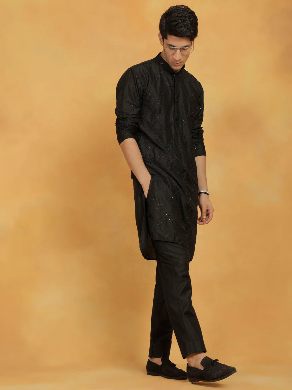 Sarvati Men's Black Viscose Kurta And Pyjama Set