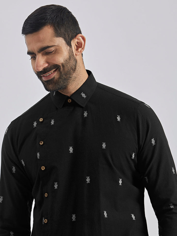 Sarvati Men's Black Cotton Kurta And Pyjama Set.