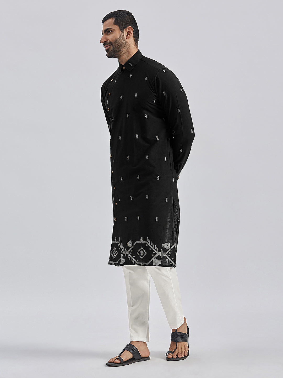 Sarvati Men's Black Cotton Kurta And Pyjama Set.