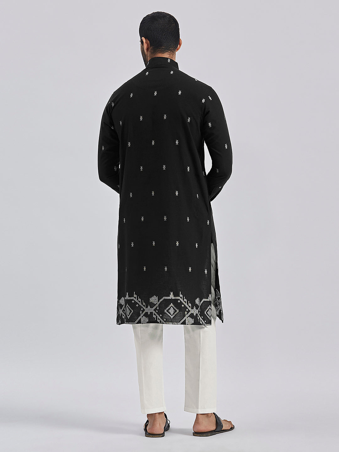 Sarvati Men's Black Cotton Kurta And Pyjama Set.