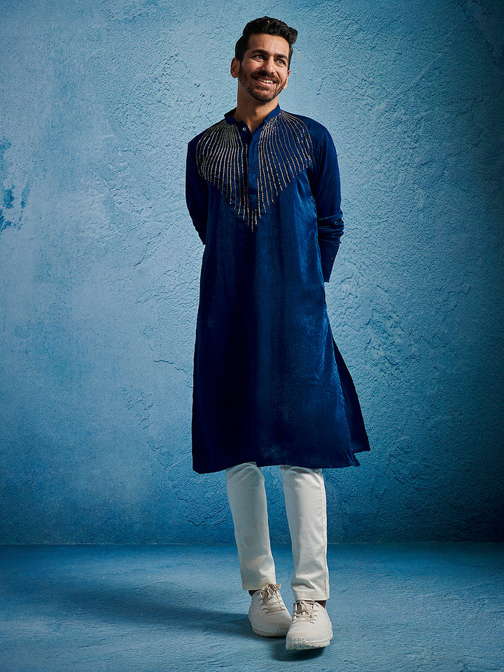 Sarvati Men's Turquoise Silk Blend Kurta And Pyjama Set