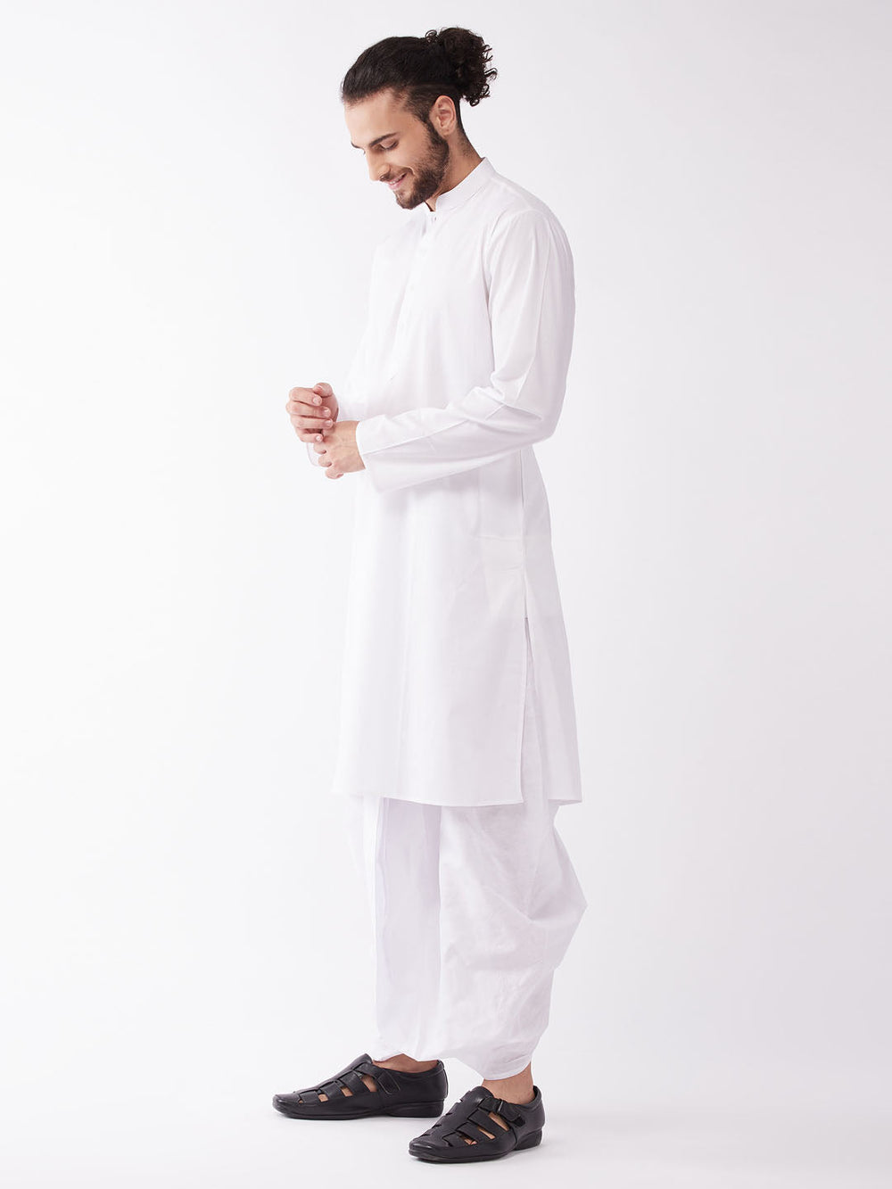 Sarvati Men's White Cotton Blend Kurta And Dhoti Set