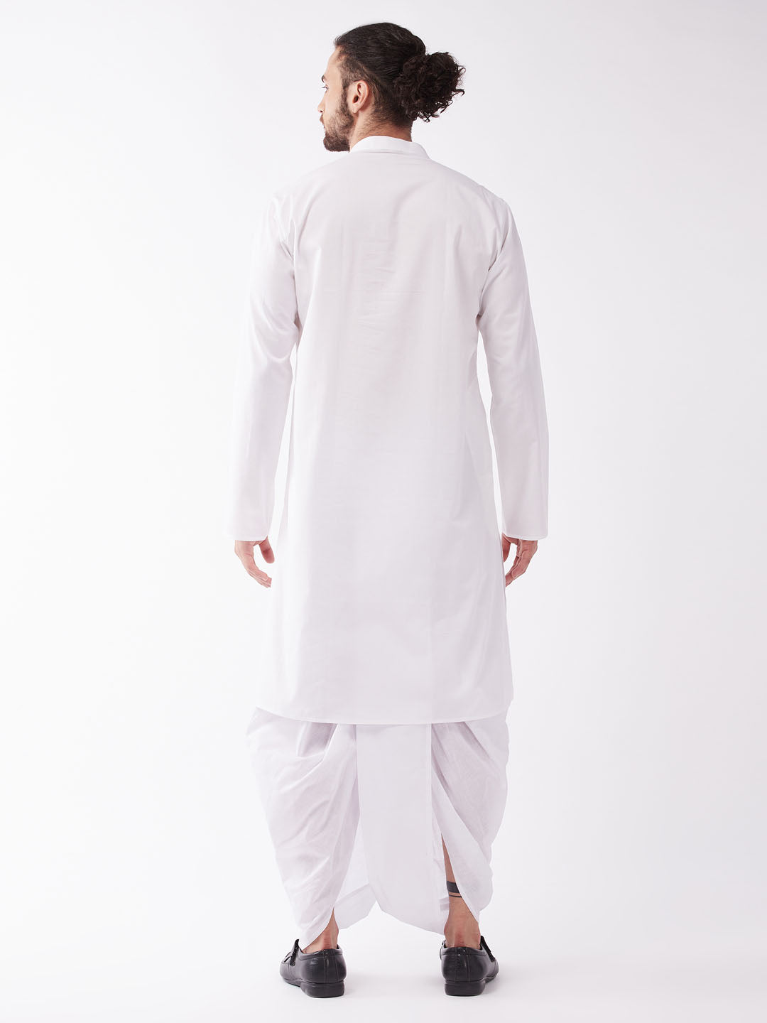 Sarvati Men's White Cotton Blend Kurta And Dhoti Set