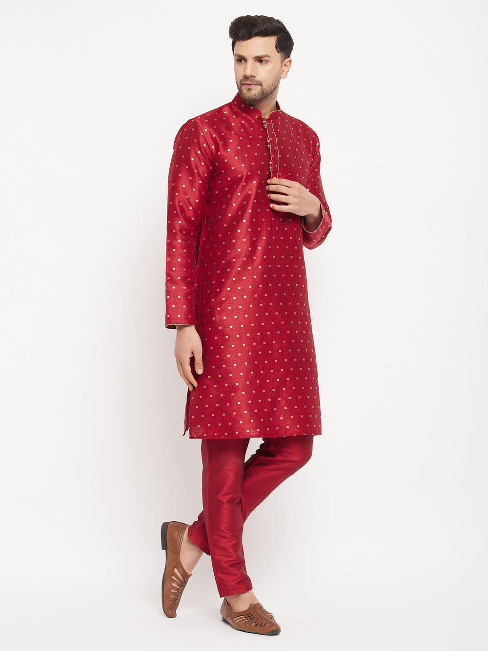 Sarvati Men's Maroon Zari Weaved Kurta And Pant Set