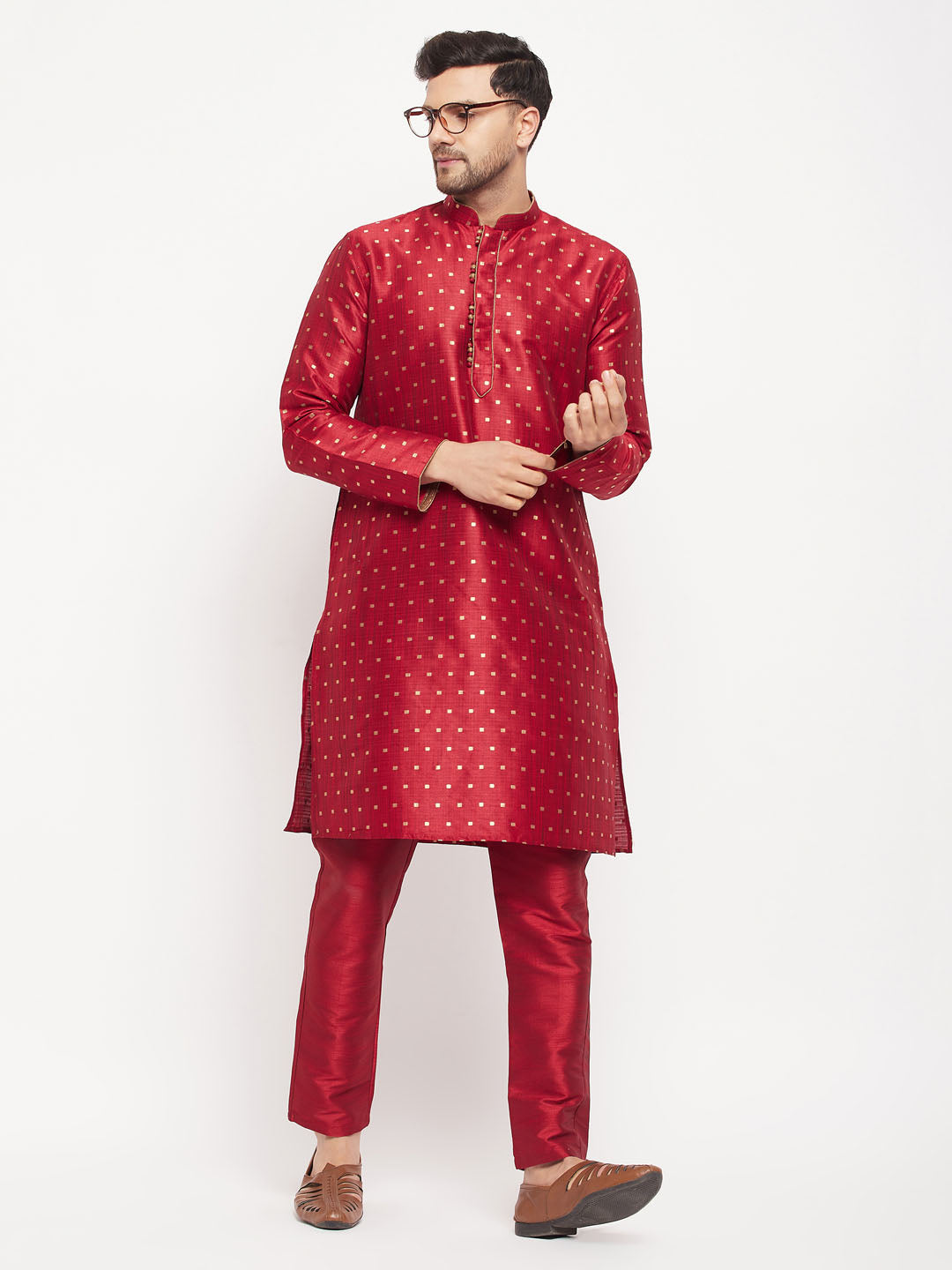 Sarvati Men's Maroon Zari Weaved Kurta And Pant Set