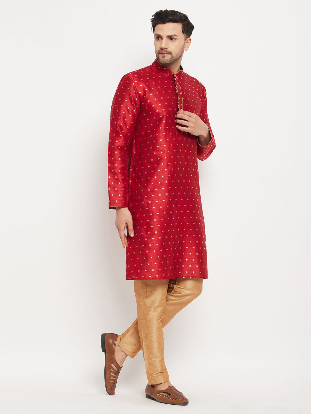 Sarvati Men's Maroon Zari Weaved Kurta And Pant Set