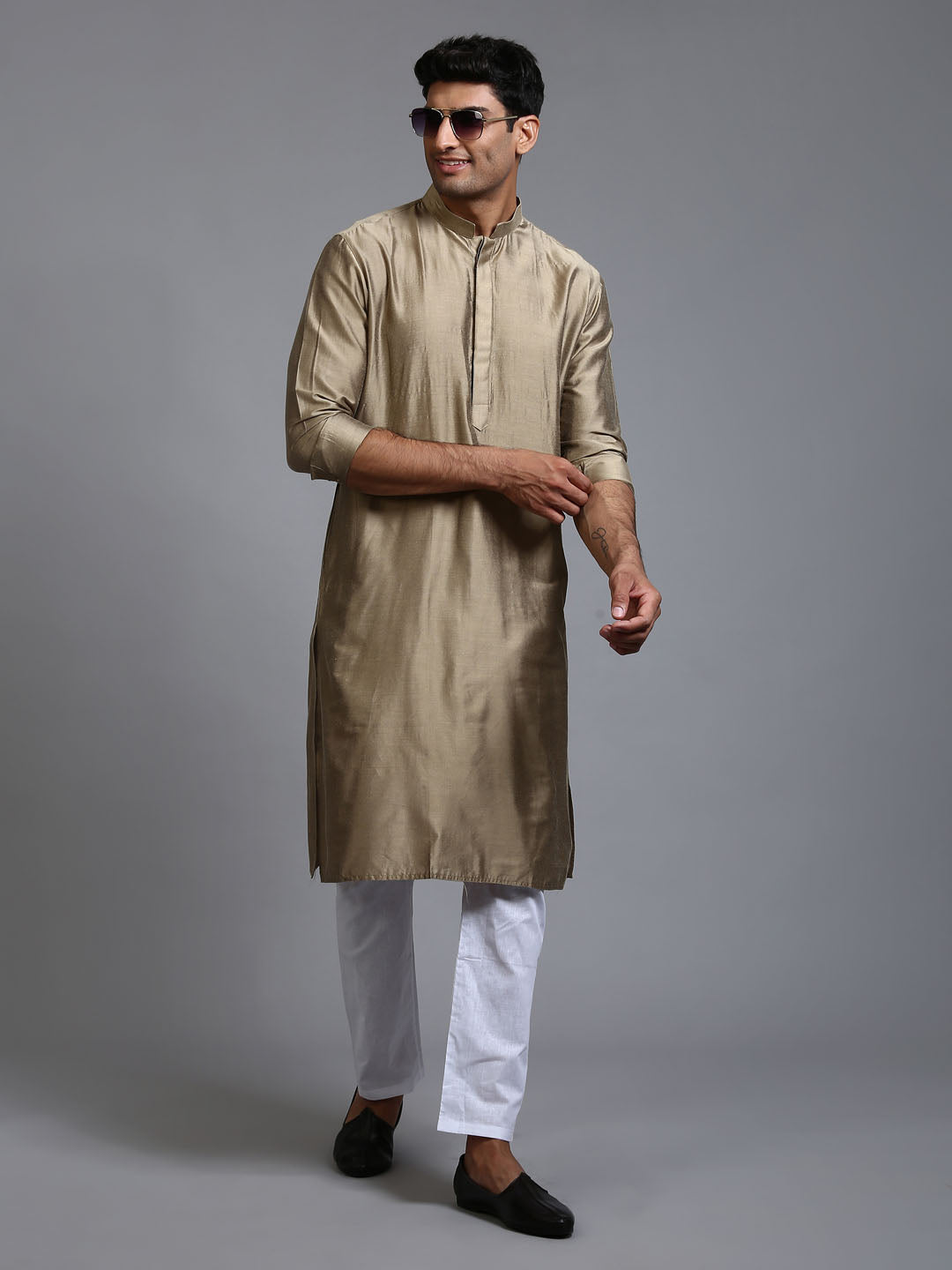 Sarvati Men's Green Cotton Blend Kurta Pyjama Set