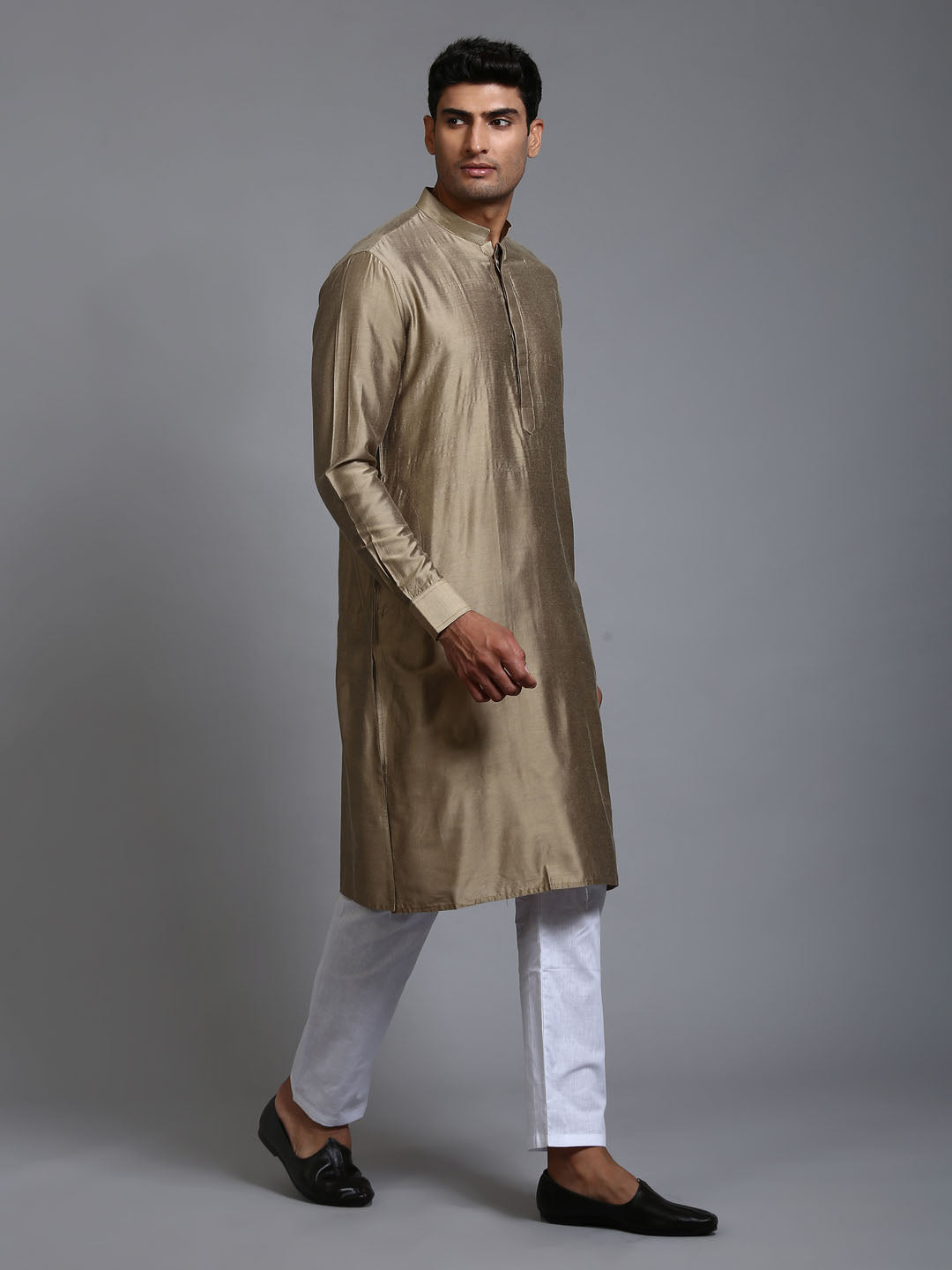 Sarvati Men's Green Cotton Blend Kurta Pyjama Set