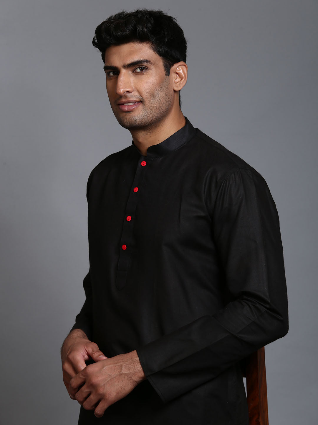 Sarvati Men's Black Kurta And Pant Set