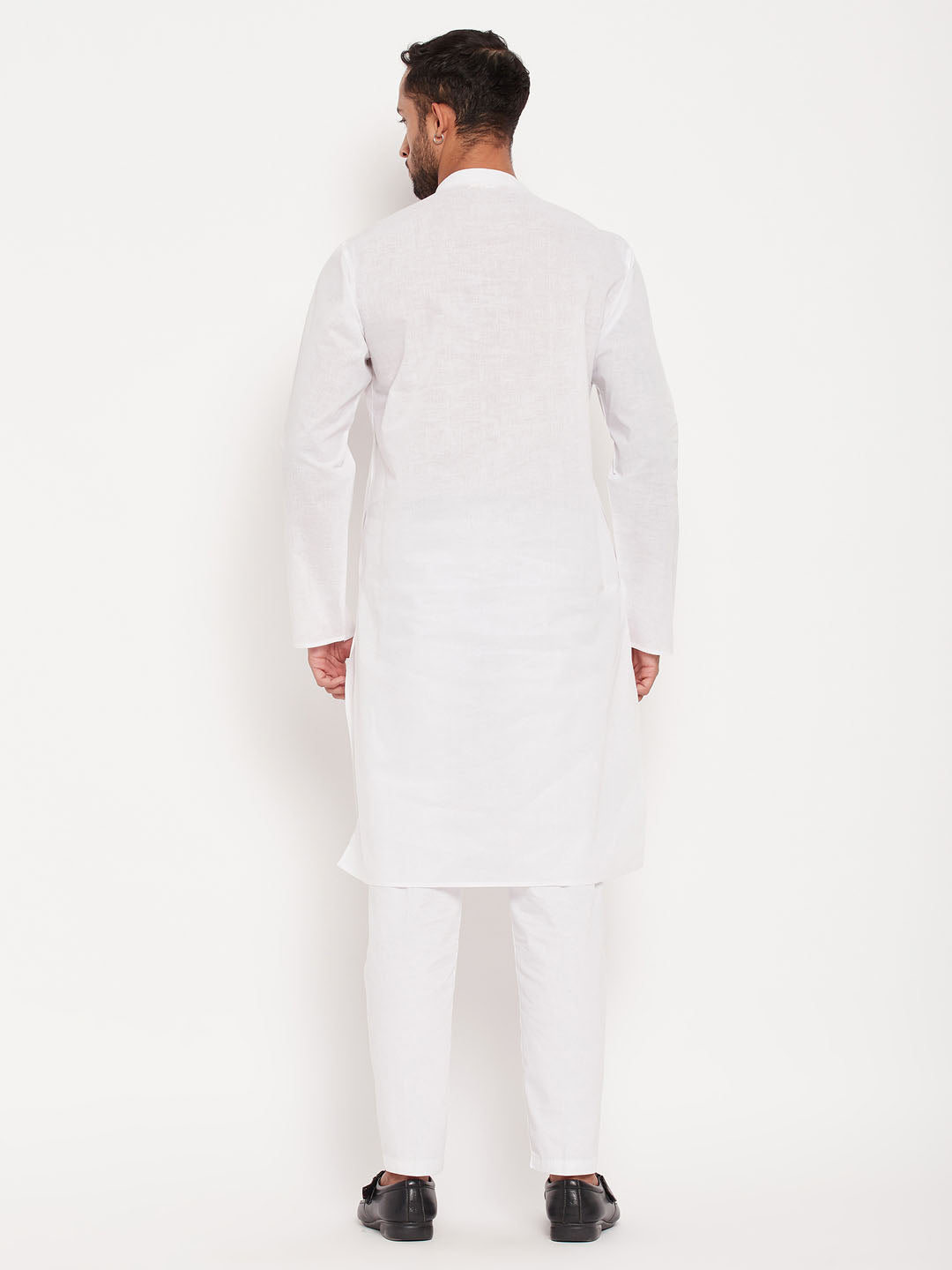 Sarvati Men's White Kurta And Pant Style Pajama Set