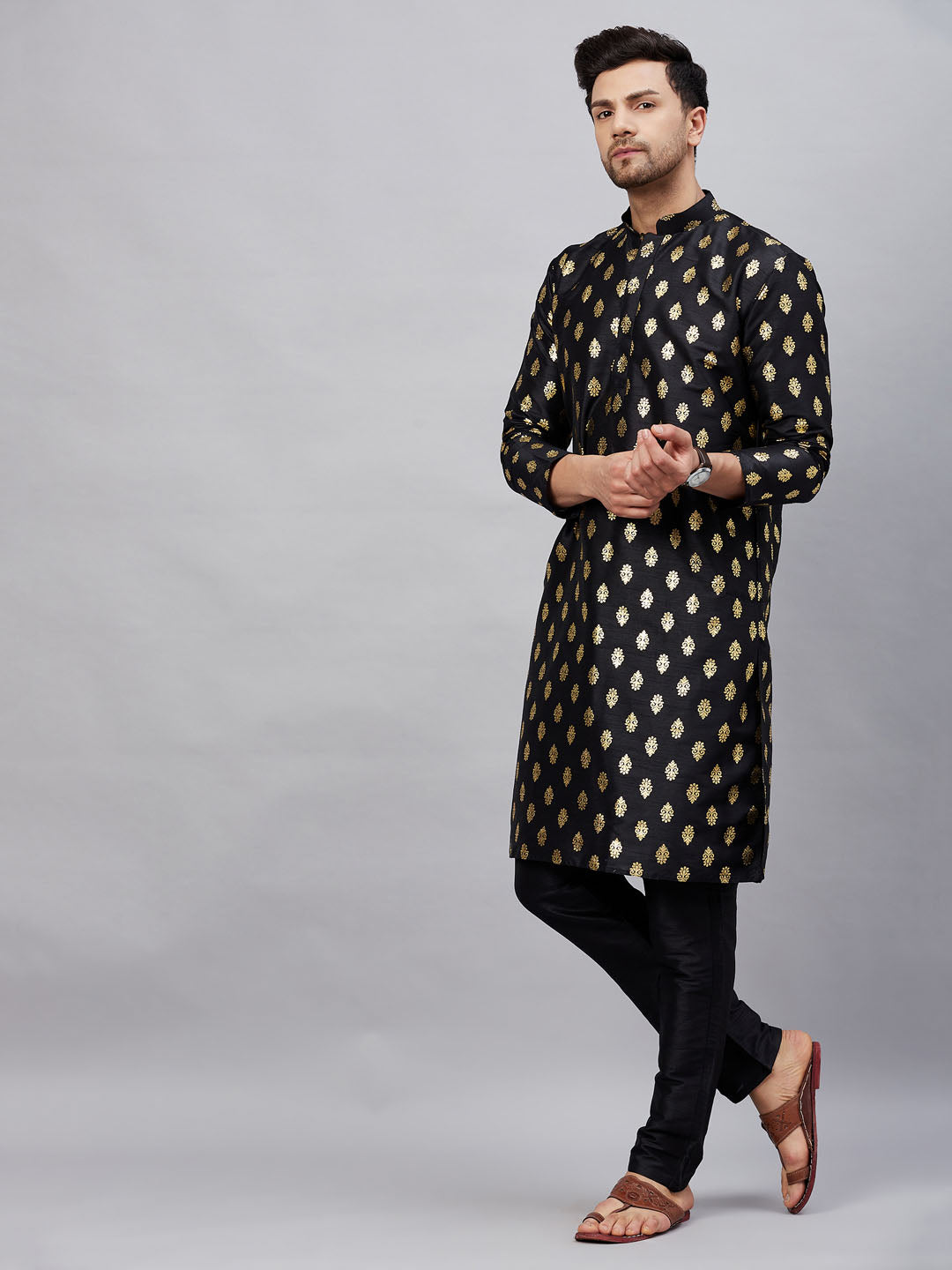 Sarvati Men's Black Foil Print Silk Blend Kurta Pyjama Set