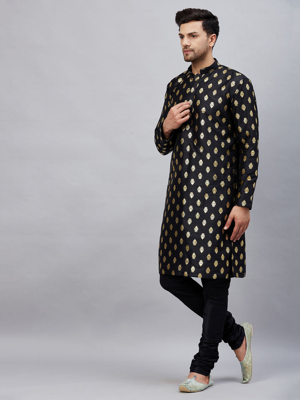 Sarvati Men's Black Foil Print Silk Blend Kurta Pyjama Set