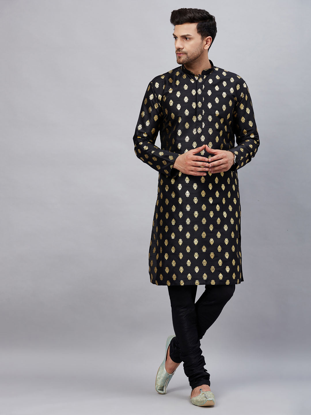 Sarvati Men's Black Foil Print Silk Blend Kurta Pyjama Set