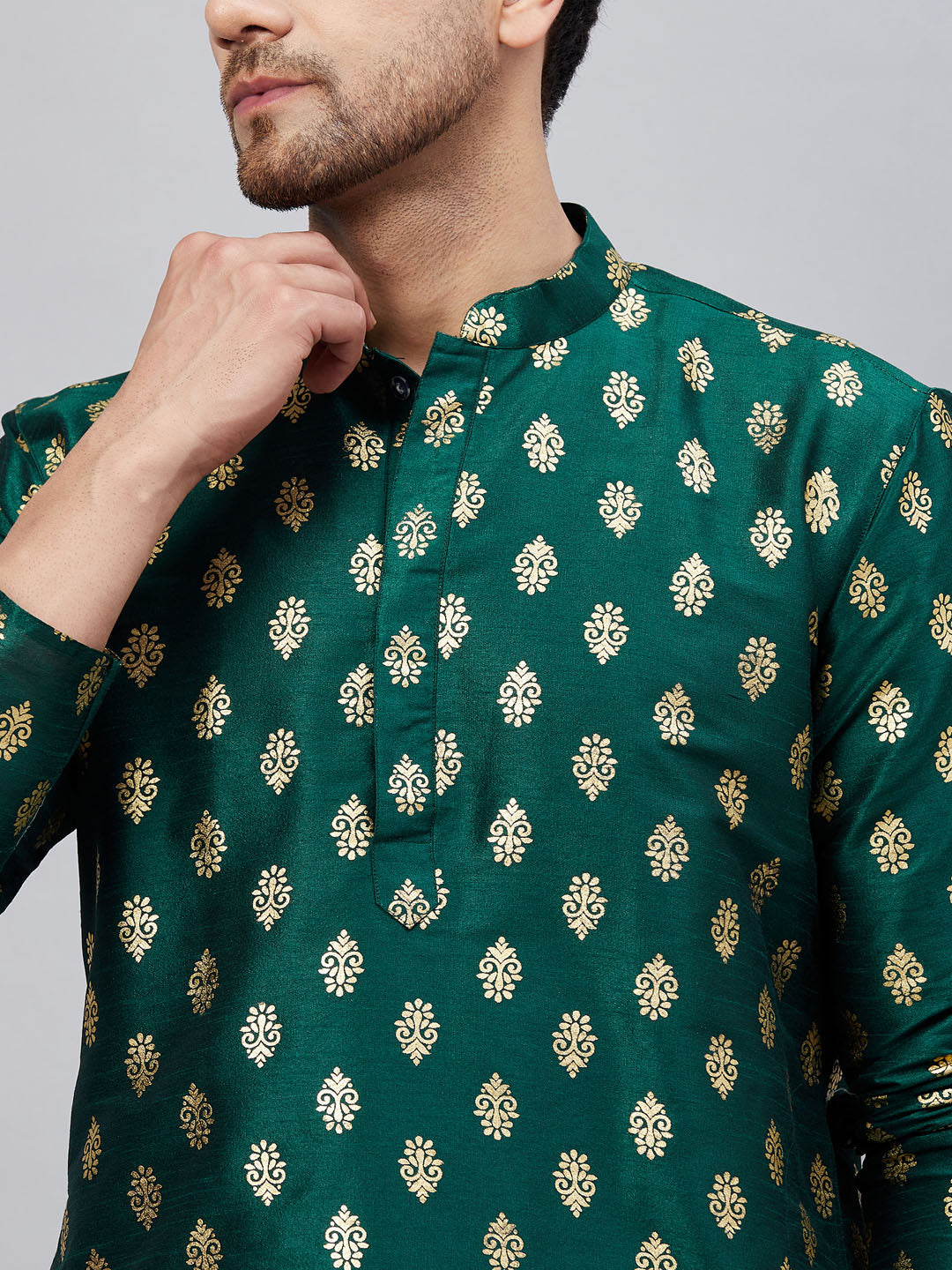 Sarvati Men's Green Foil Print Silk Blend Kurta Pyjama Set