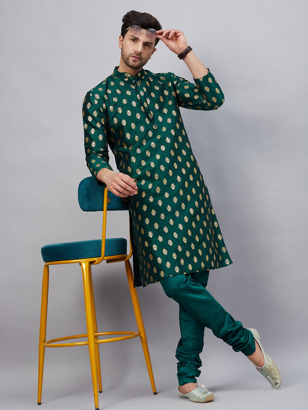 Sarvati Men's Green Foil Print Silk Blend Kurta Pyjama Set