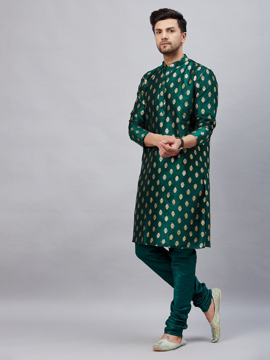 Sarvati Men's Green Foil Print Silk Blend Kurta Pyjama Set