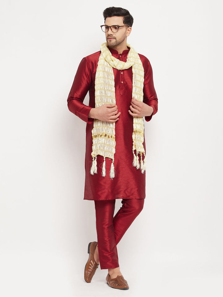 Sarvati Men's Maroon Silk Blend Kurta and Maroon Pant Style Pyjama Set With Dupatta