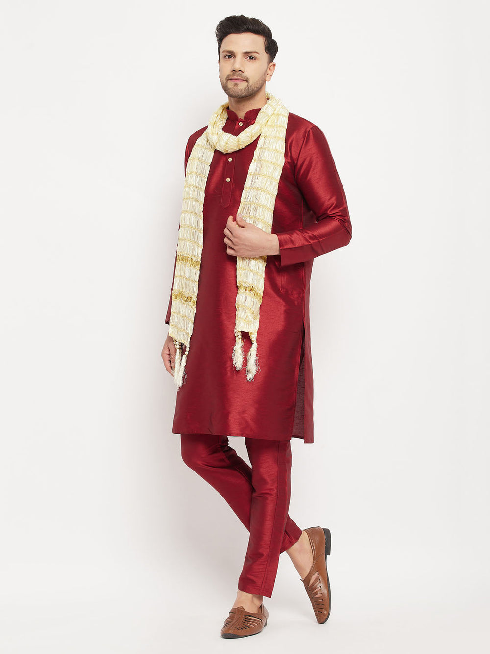 Sarvati Men's Maroon Silk Blend Kurta and Maroon Pant Style Pyjama Set With Dupatta