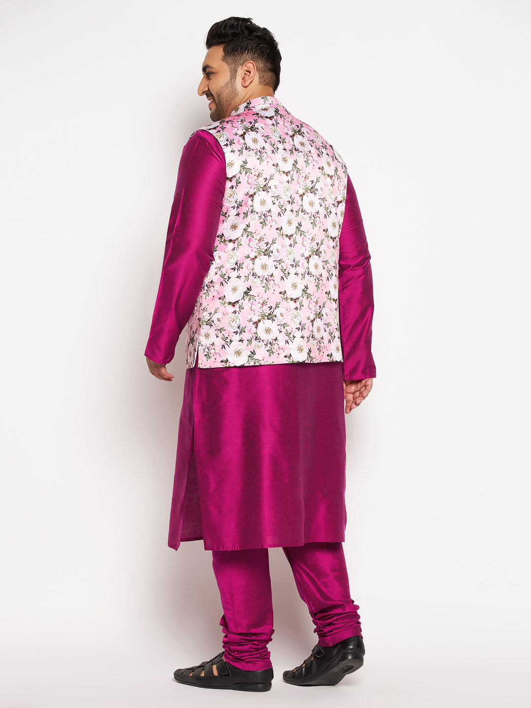 Men's Plus Size Pink Floral Printed Jacket With Fuchsia Solid Kurta Pyjama Set - view 3