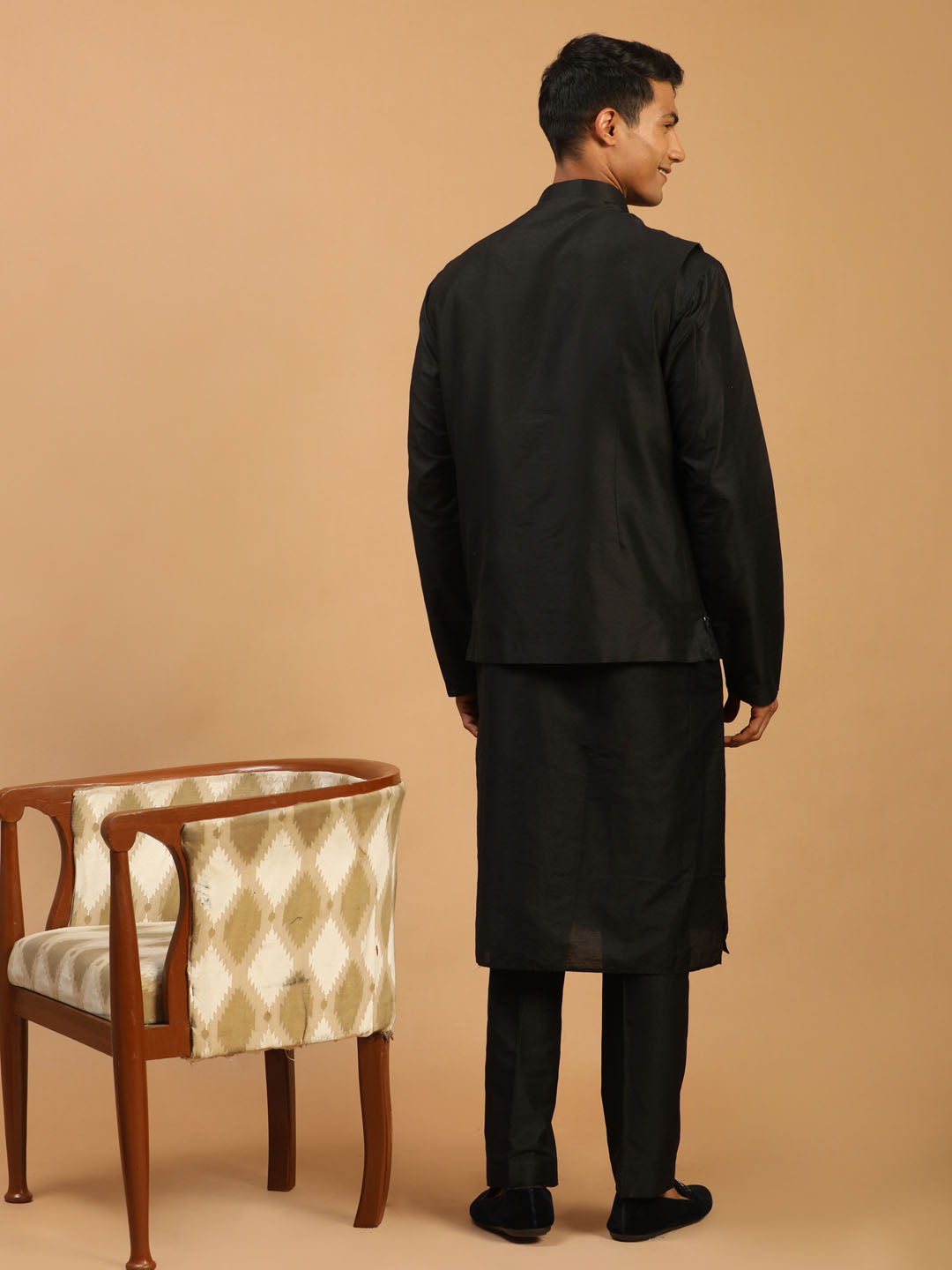 Sarvati Men's Black Mirror Jacket With Kurta Pyjama Set