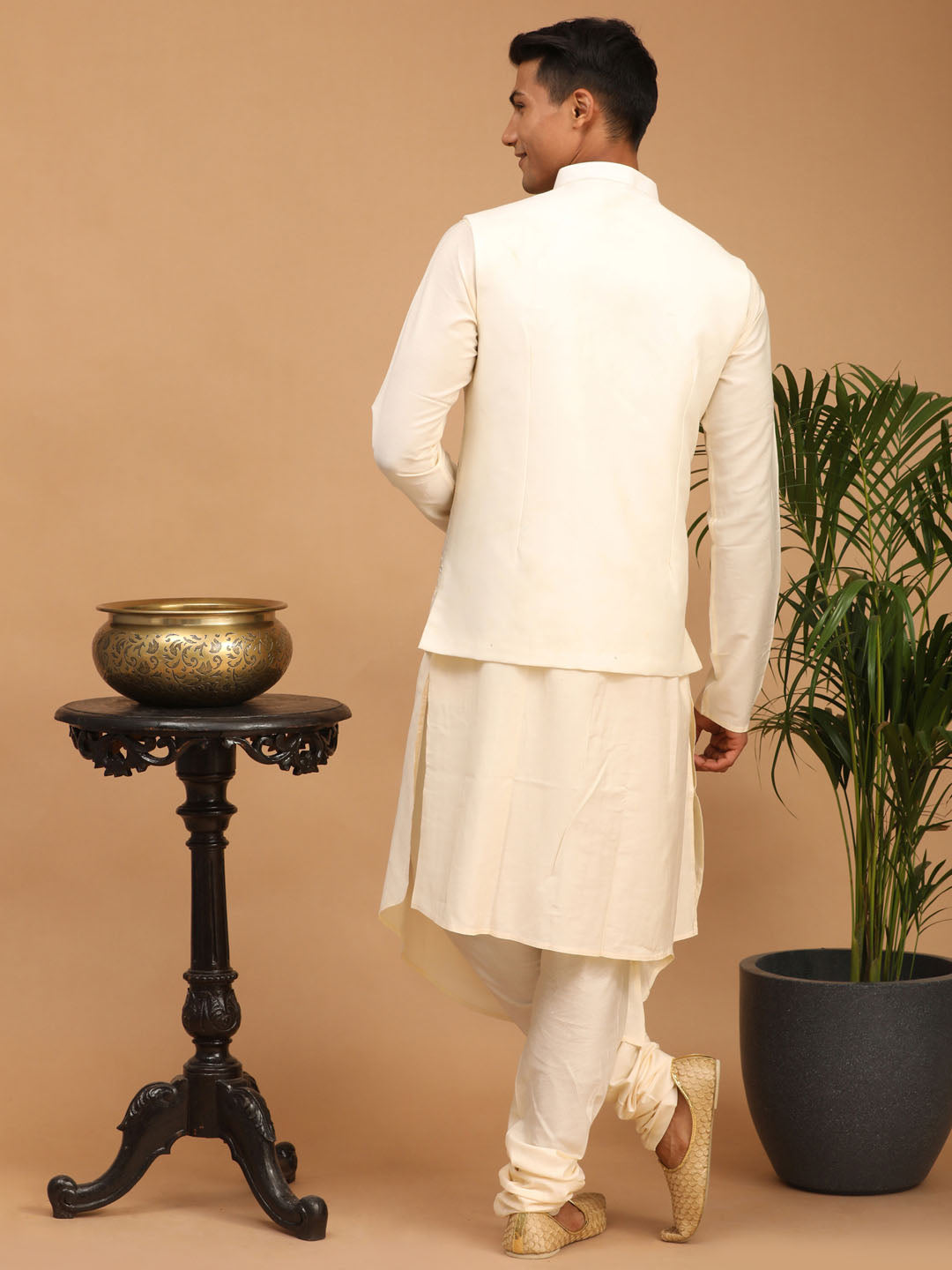 Sarvati Men's Cream Mirror Jacket With Pleated Kurta Pyjama Set