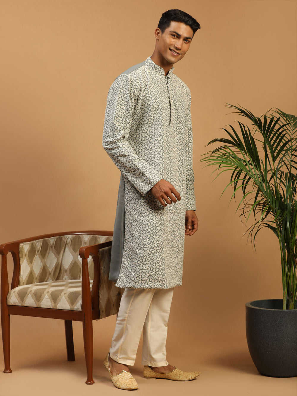 Sarvati Men's Grey Ethnic Chikankari Kurta Pant Set