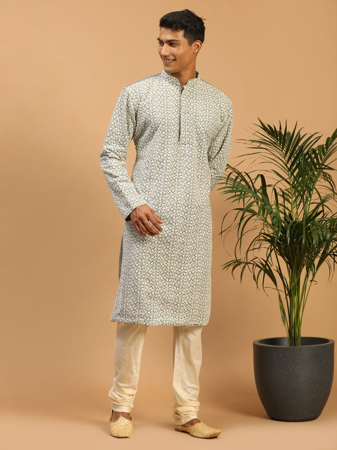 Sarvati Men's Grey Ethnic Chikankari Kurta Pyjama Set