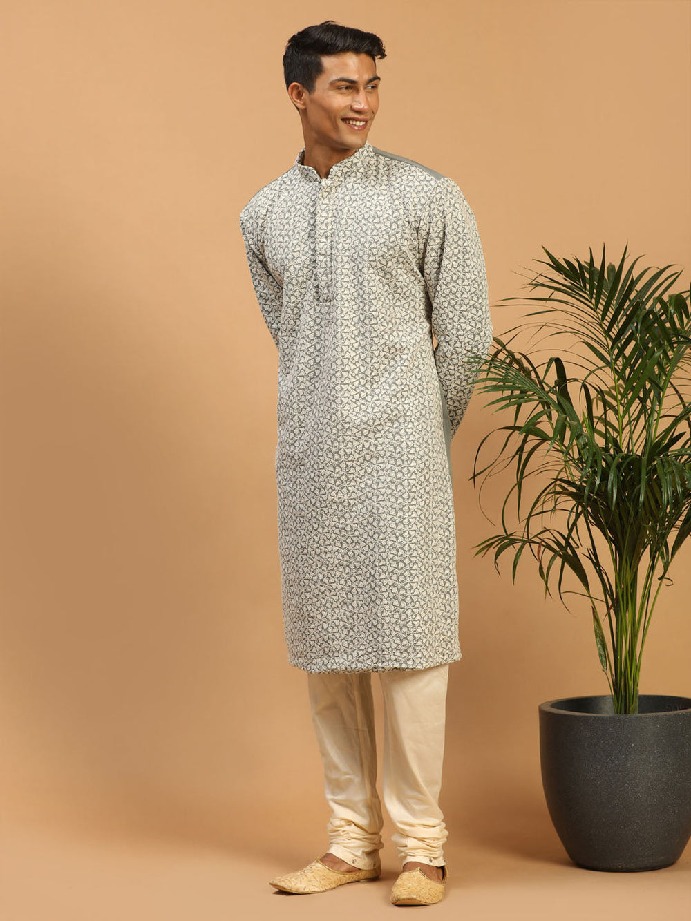 Sarvati Men's Grey Ethnic Chikankari Kurta Pyjama Set