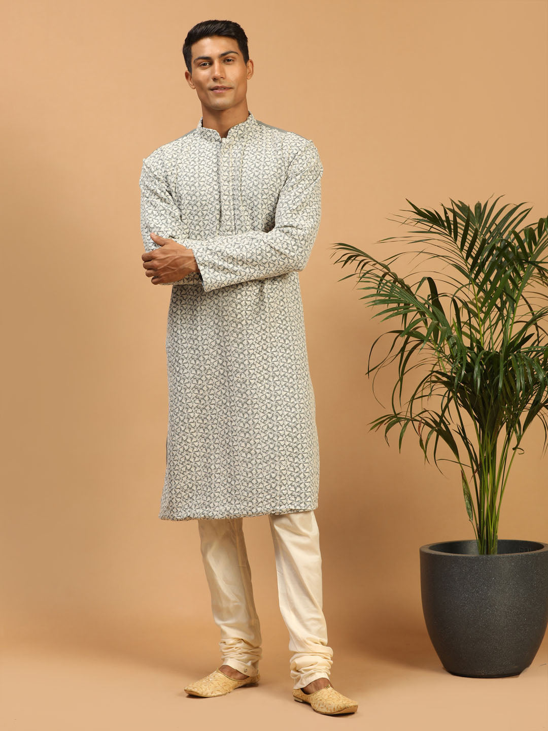 Sarvati Men's Grey Ethnic Chikankari Kurta Pyjama Set