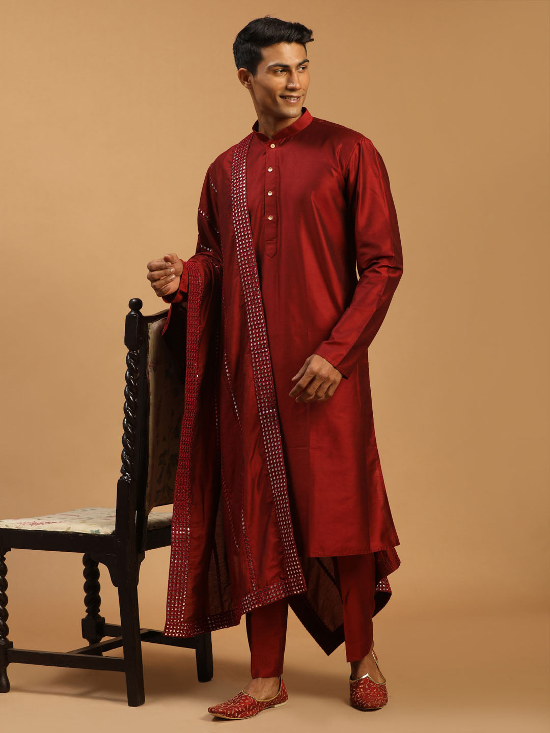 Sarvati Men's Maroon Viscose Kurta Pyjama And Dupatta Set