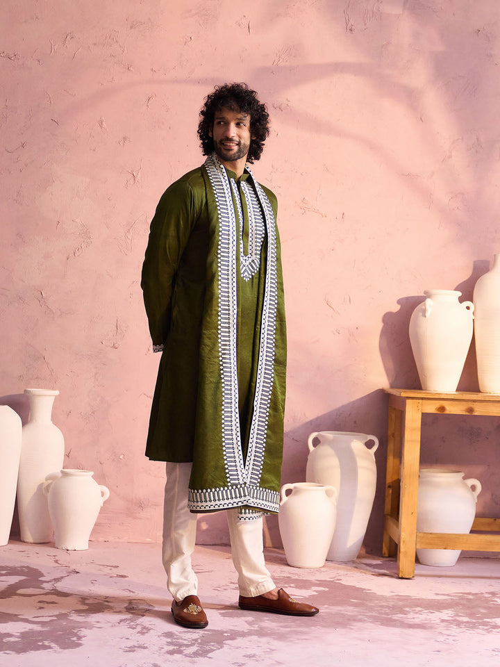 Sarvati Men's Mehndi Green Silk Machine Embroidered Kurta Pyjama With Silk Dupatta Set