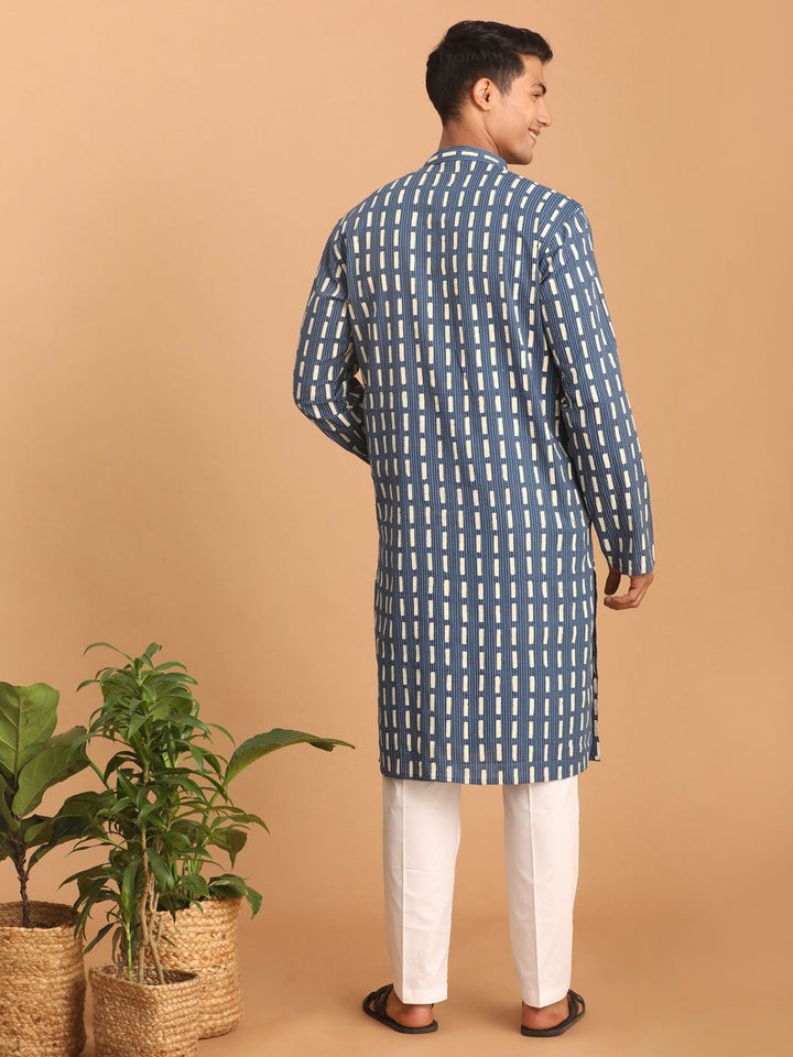 Sarvati Men's Blue Rubber Print Cotton Kurta With White Pant Set