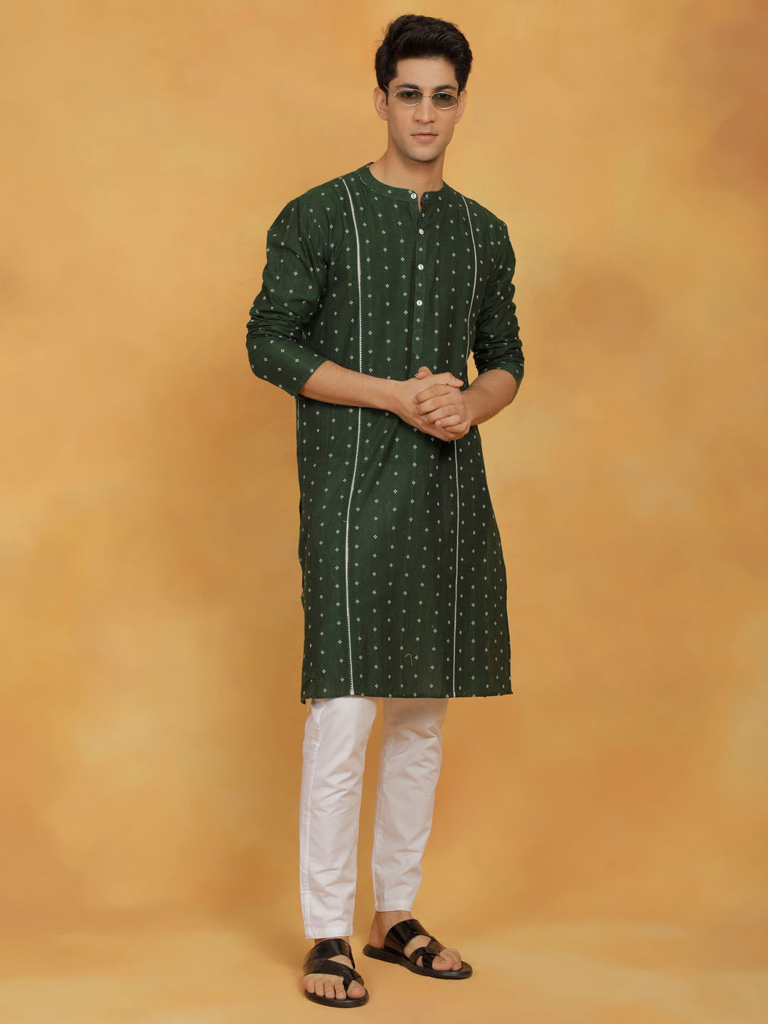 Sarvati Men's Bottle Green And White Cotton Kurta Pyjama Set