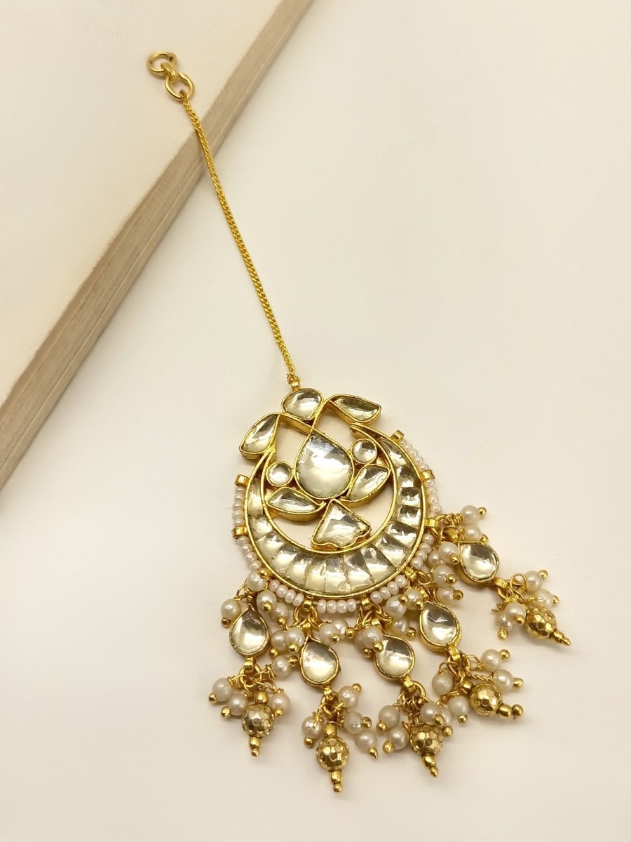Aadhira White Kundan Maangtikka - House of Sarvati LLC