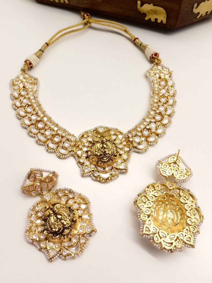 Aamaal Kundan Necklace Set - House of Sarvati LLC