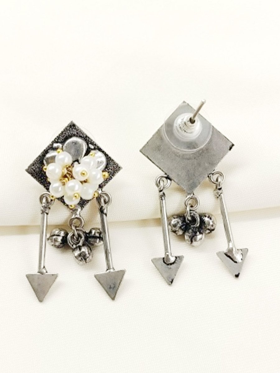 Deeva White Pearl Oxidized Earring - House of Sarvati LLC