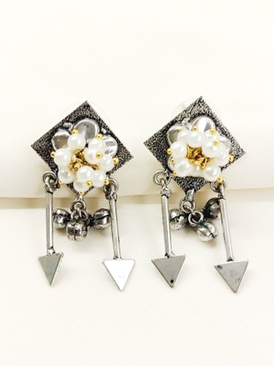 Deeva White Pearl Oxidized Earring - House of Sarvati LLC